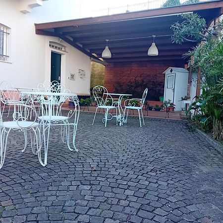 B&B Ai Tre Archi スポトルノ エクステリア 写真